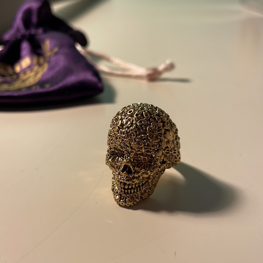 gold color pirate 🏴‍☠️ of Caribbean skull rings sz 8 disney couture jewelry - Picture 6 of 9
